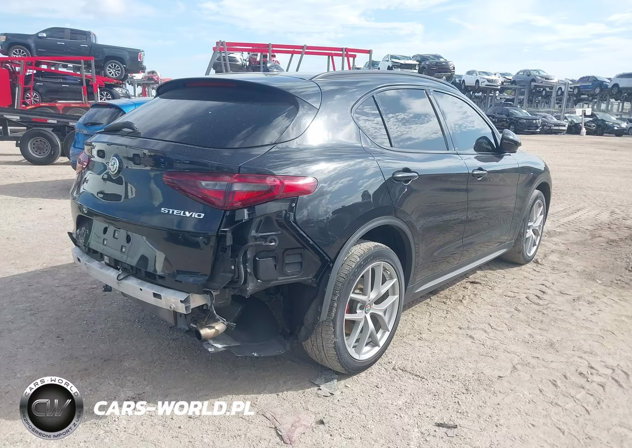 2018 Alfa Romeo Stelvio Ti Sport Awd VIN:ZASFAKNN0J7B99218 - 4