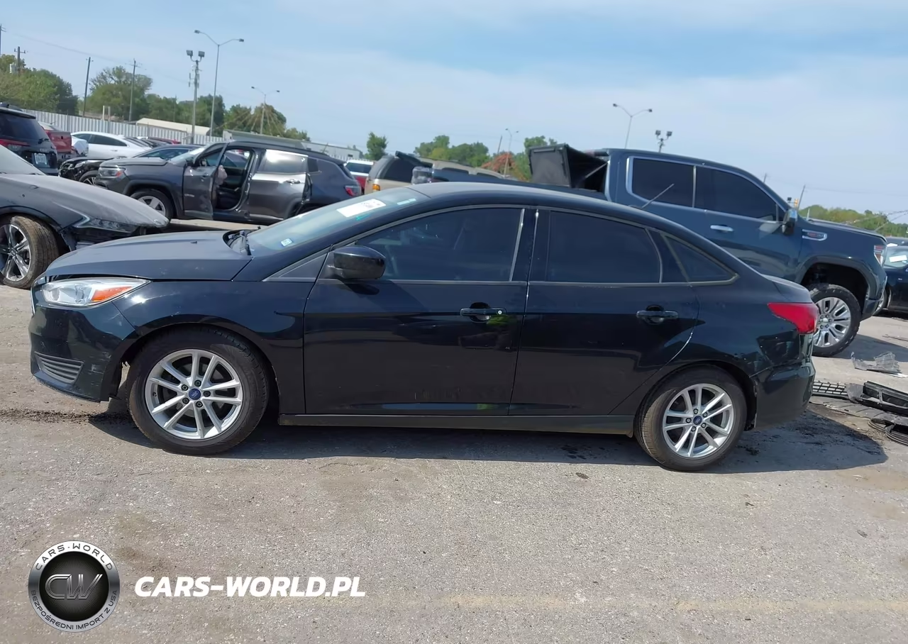 2018 Ford Focus Se VIN:1FADP3F2XJL201403 - 14