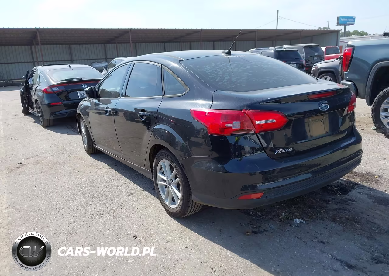2018 Ford Focus Se VIN:1FADP3F2XJL201403 - 3