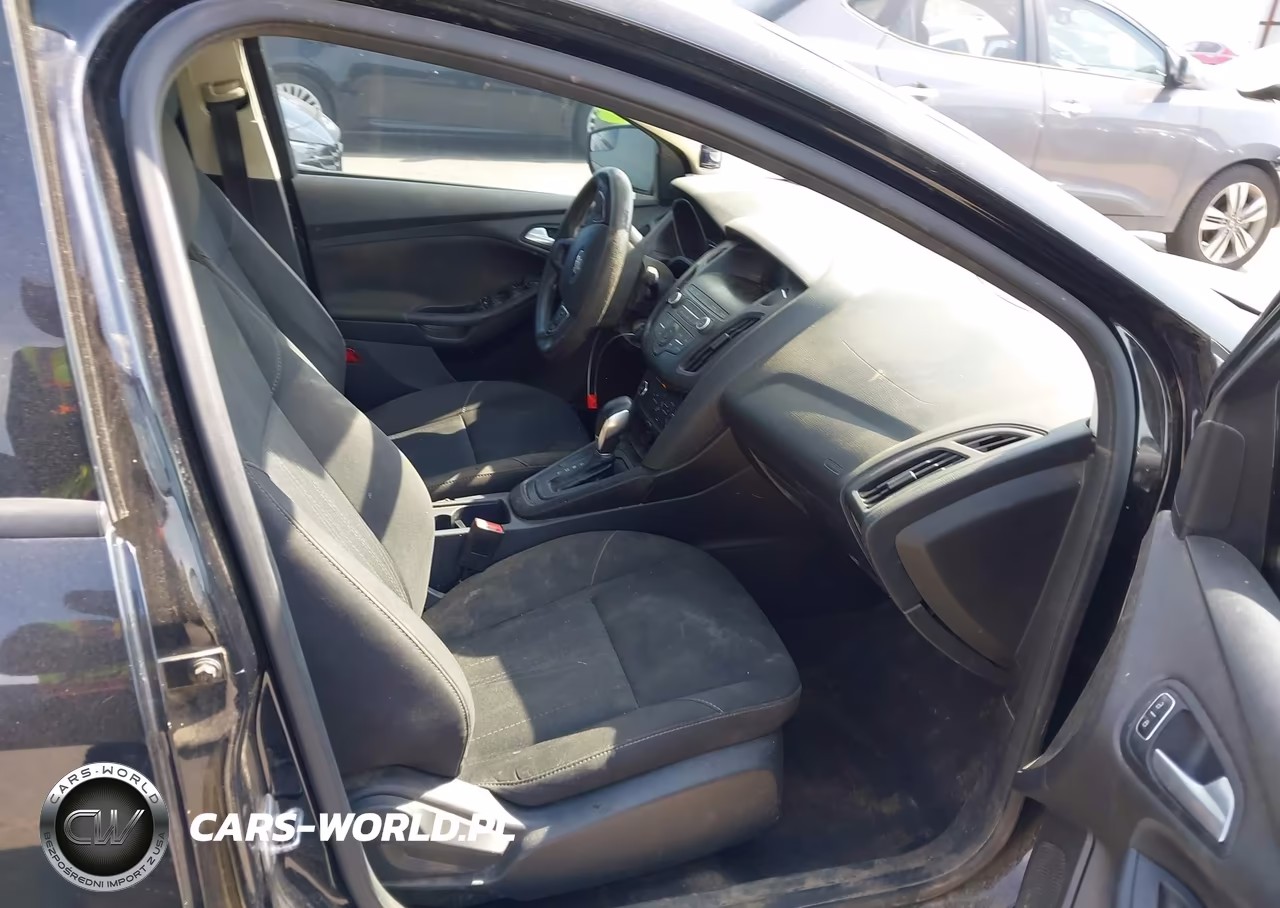 2018 Ford Focus Se VIN:1FADP3F2XJL201403 - 5