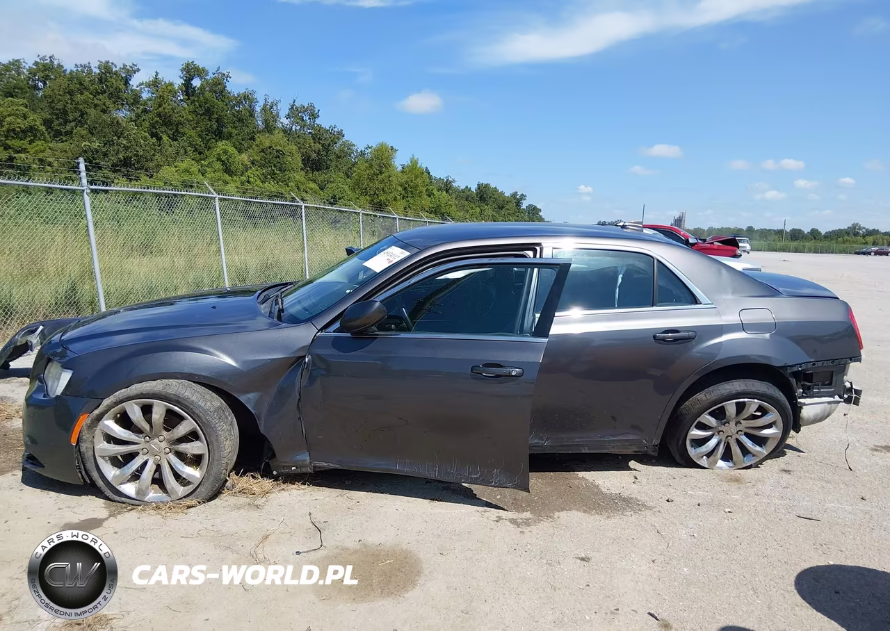 2016 Chrysler 300 Limited VIN:2C3CCAAG9GH313841 - 14