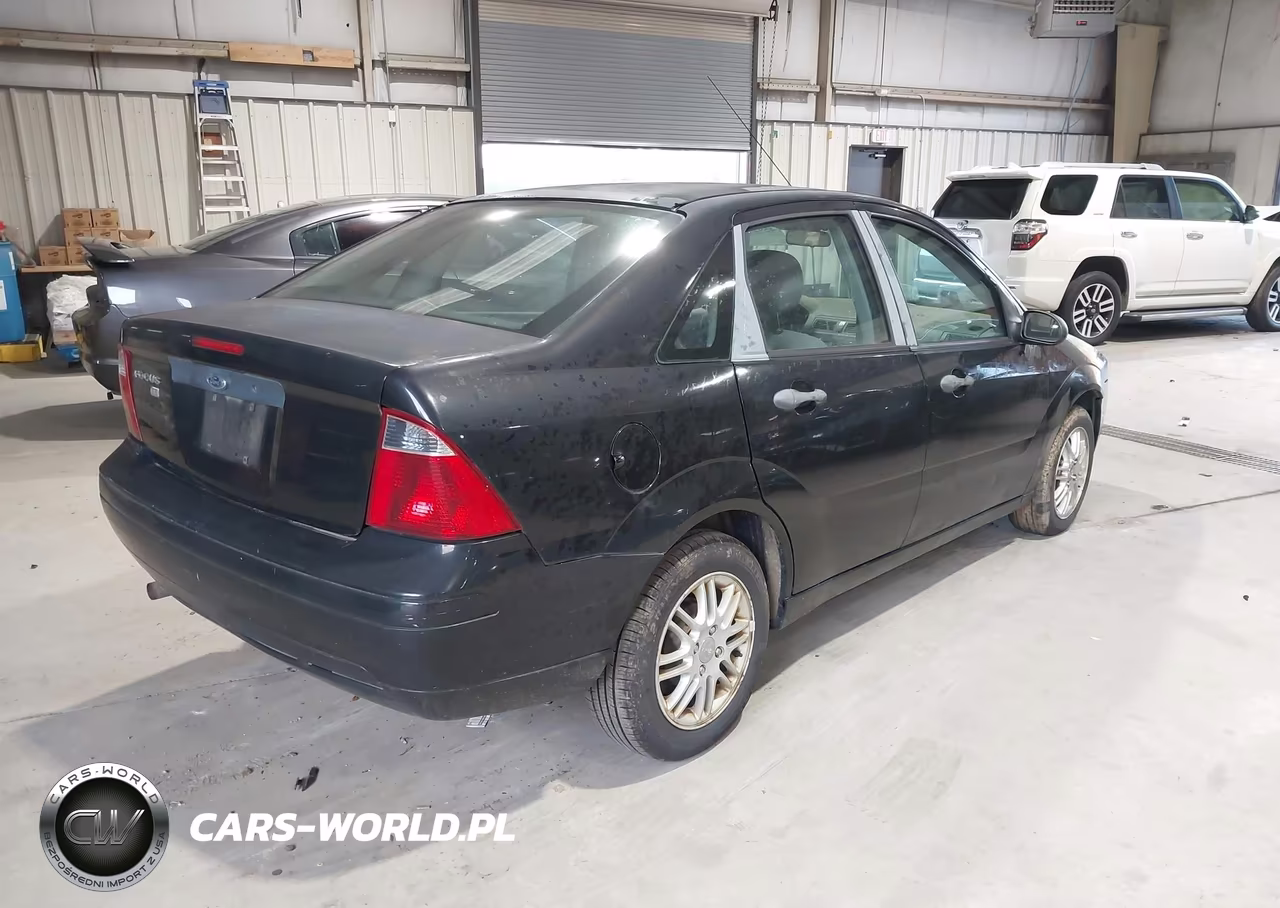 2007 Ford Focus S-Se-Ses VIN:1FAFP34NX7W356997 - 4