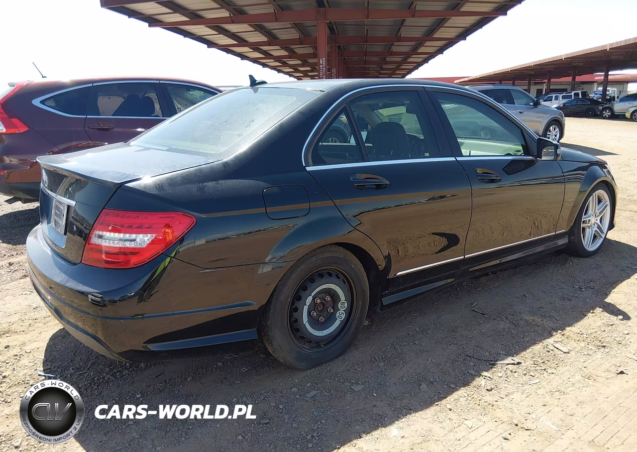 2013 Mercedes-Benz C 250 Sport VIN:WDDGF4HB7DA808863 - 4