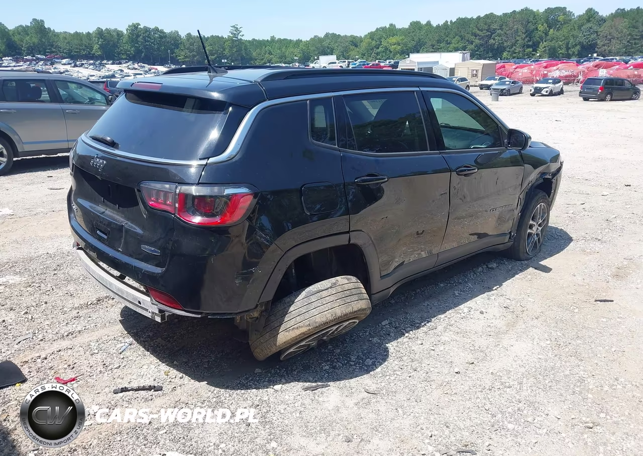 2019 Jeep Compass Latitude 4X4 VIN:3C4NJDBB1KT760923 - 4