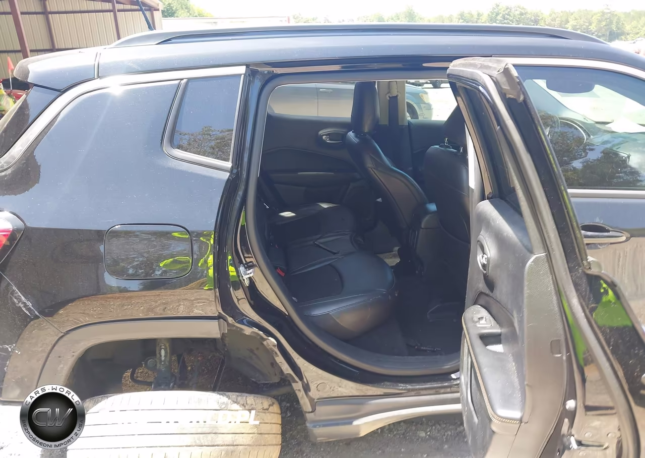 2019 Jeep Compass Latitude 4X4 VIN:3C4NJDBB1KT760923 - 8