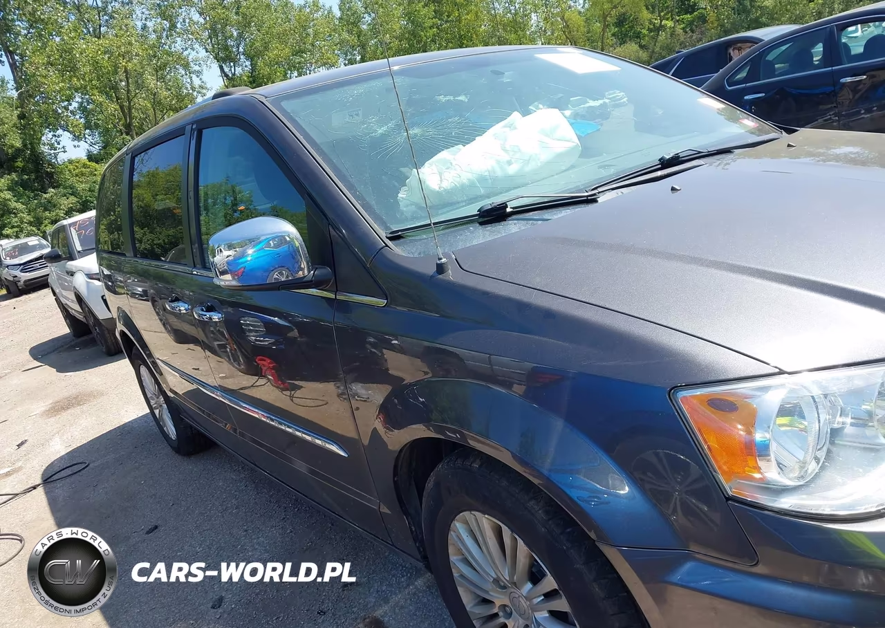 2015 Chrysler Town & Country Limited VIN:2C4RC1JG9FR743237 - 13