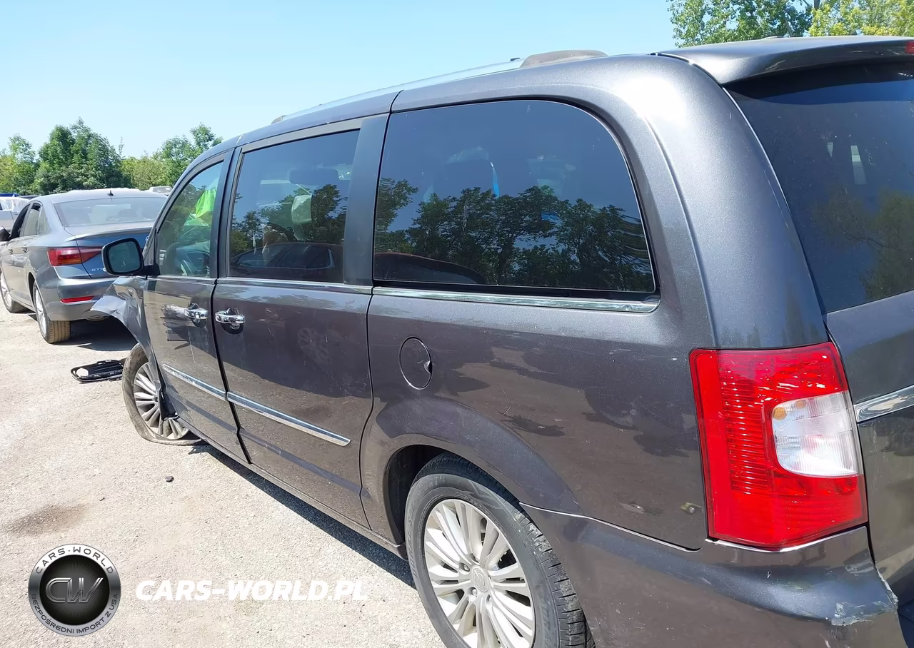 2015 Chrysler Town & Country Limited VIN:2C4RC1JG9FR743237 - 14