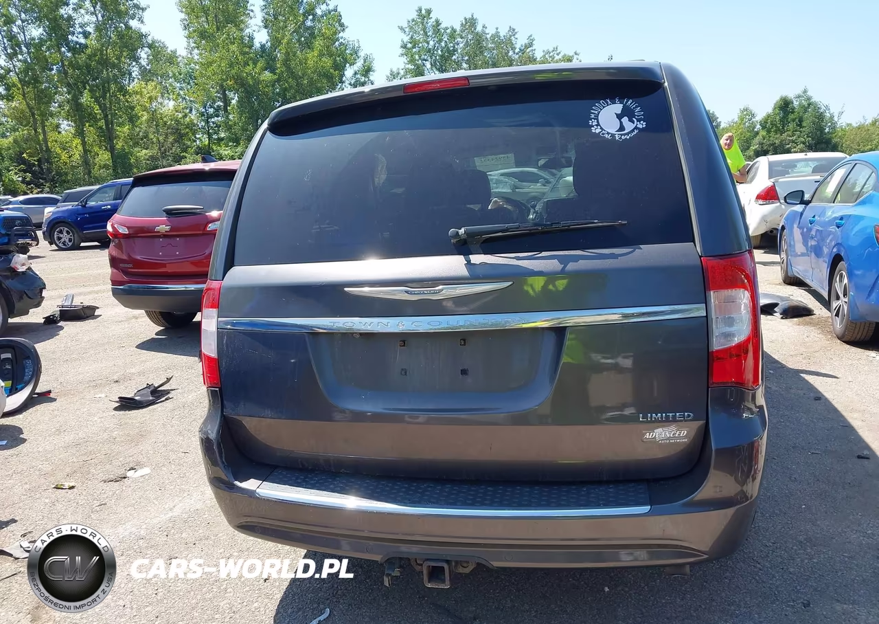 2015 Chrysler Town & Country Limited VIN:2C4RC1JG9FR743237 - 16