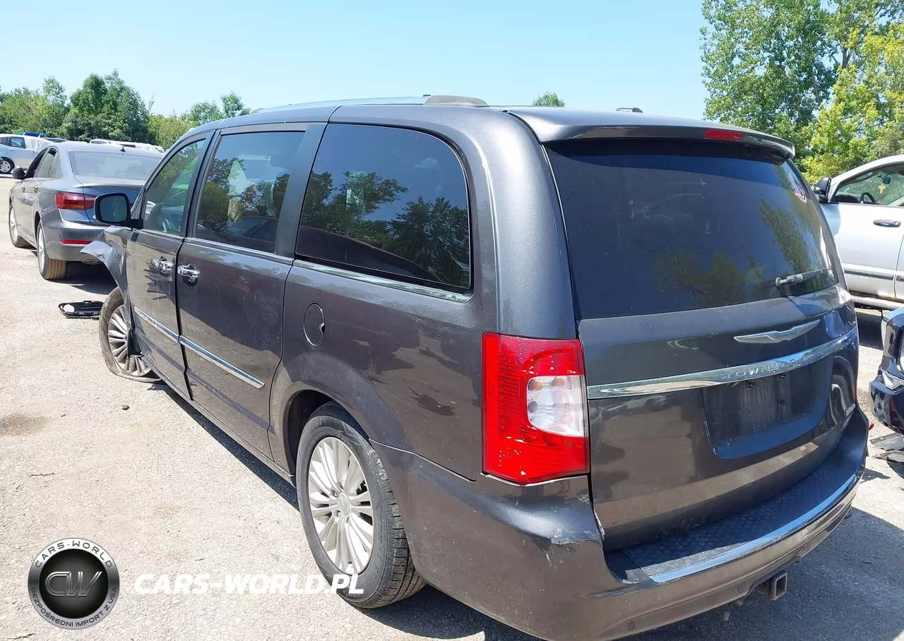 2015 Chrysler Town & Country Limited VIN:2C4RC1JG9FR743237 - 3