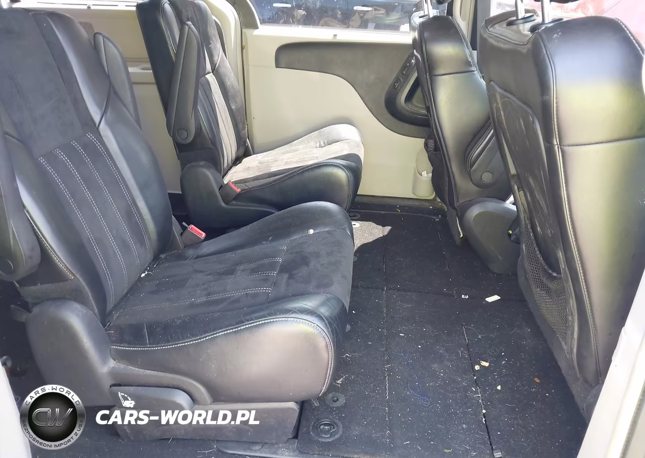 2015 Chrysler Town & Country Limited VIN:2C4RC1JG9FR743237 - 8