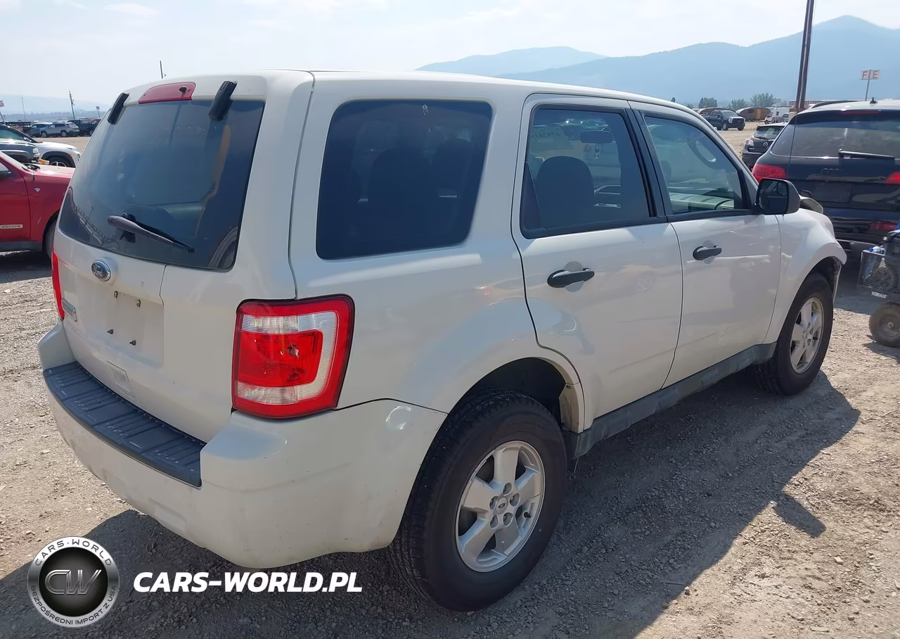 2010 Ford Escape Xls VIN:1FMCU0C74AKC48957 - 4