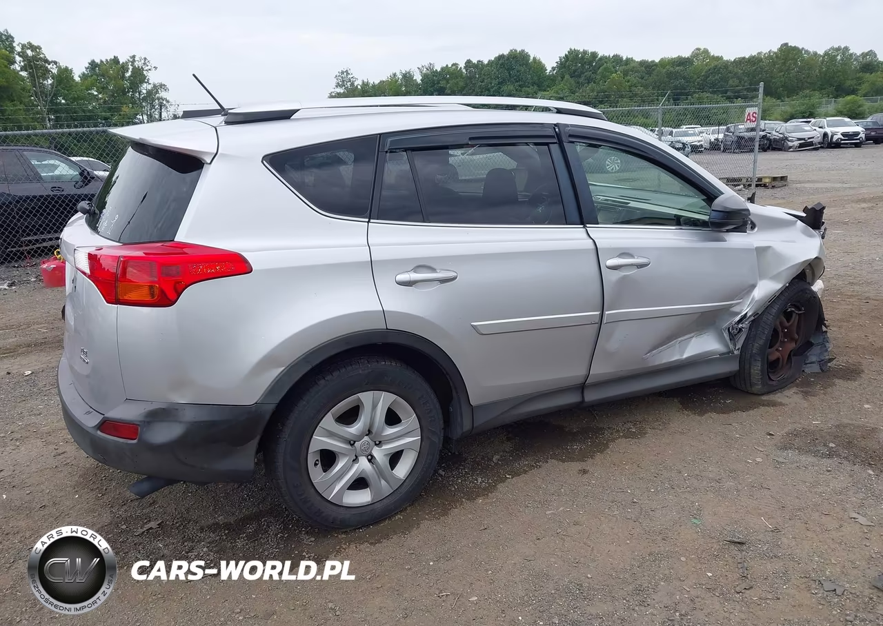 2015 Toyota Rav4 Le VIN:JTMBFREV3FD147253 - 4