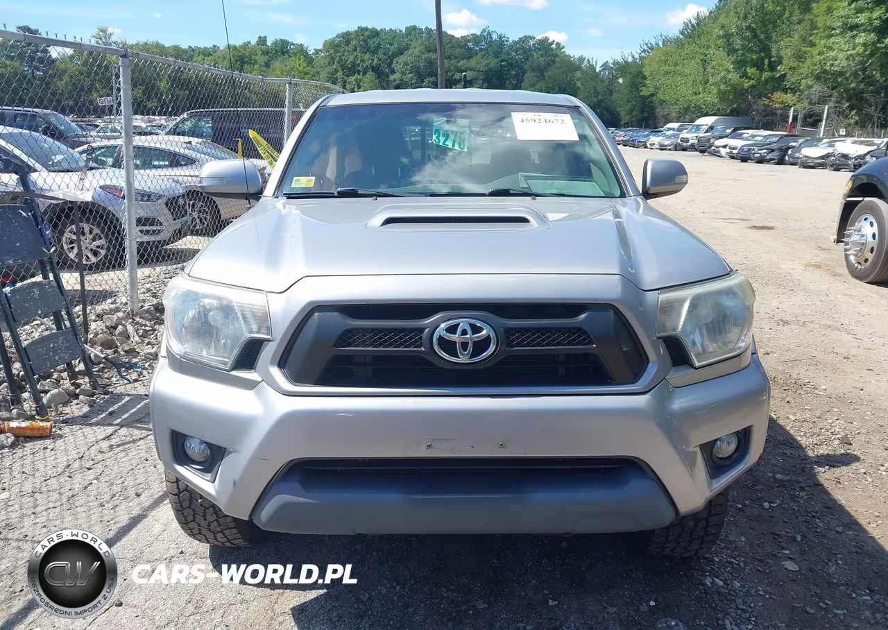 2015 Toyota Tacoma Base V6 VIN:5TFLU4EN0FX139865 - 12