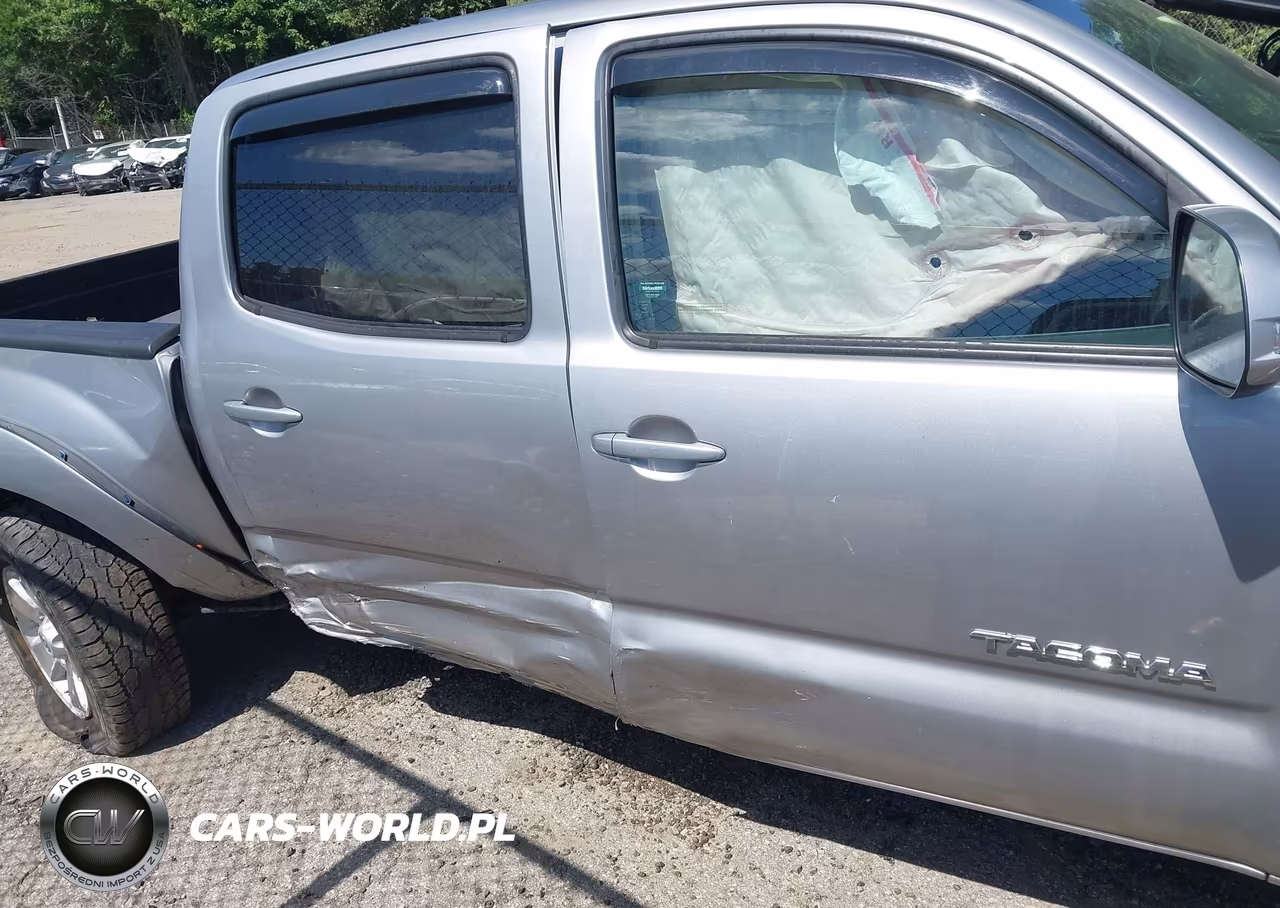 2015 Toyota Tacoma Base V6 VIN:5TFLU4EN0FX139865 - 13