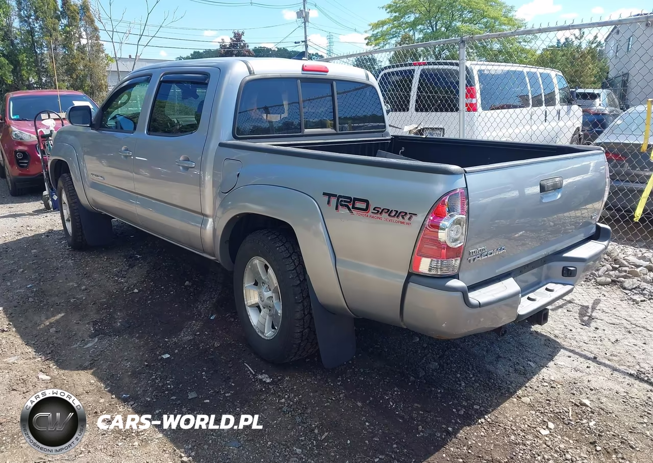 2015 Toyota Tacoma Base V6 VIN:5TFLU4EN0FX139865 - 3