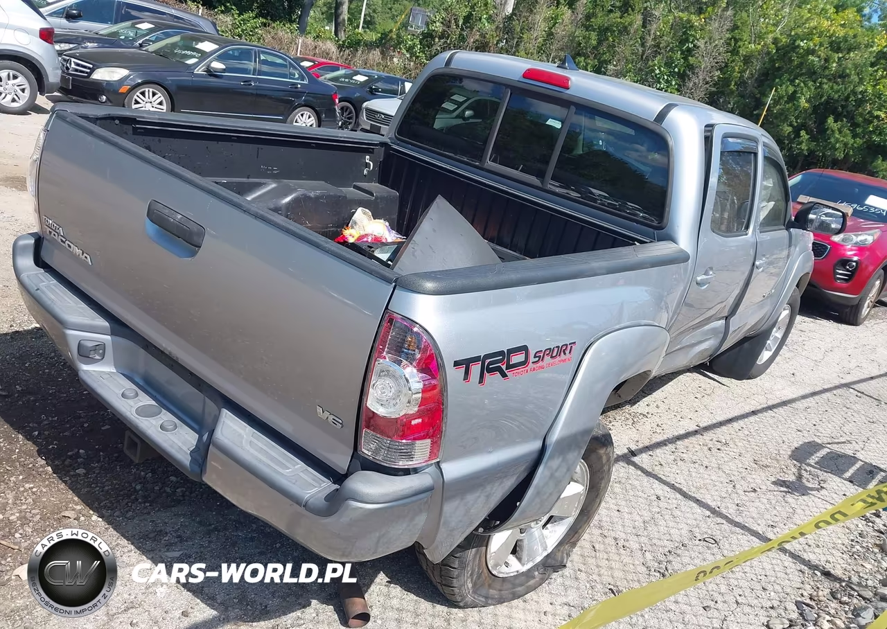 2015 Toyota Tacoma Base V6 VIN:5TFLU4EN0FX139865 - 4