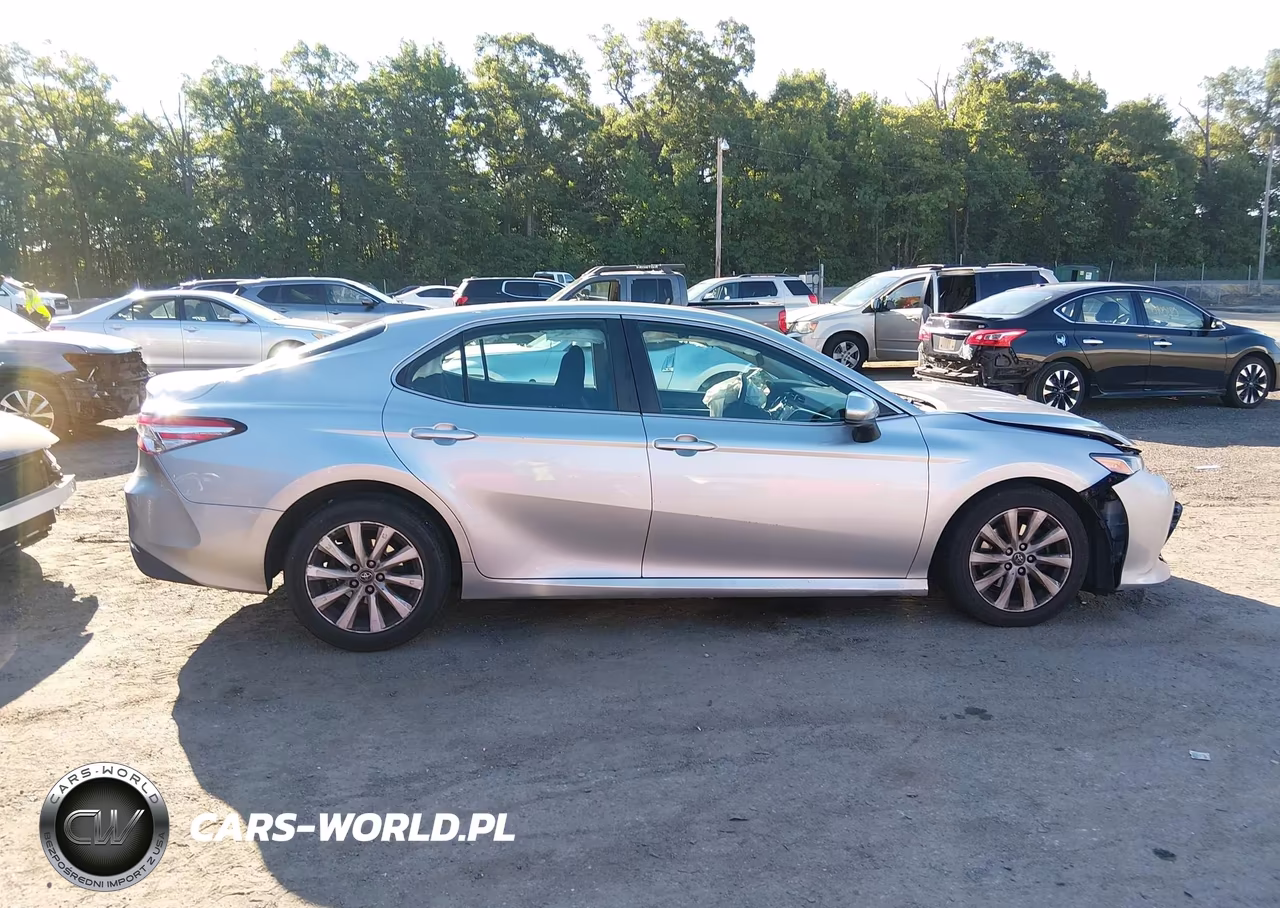 2018 Toyota Camry Le VIN:4T1B11HK7JU089055 - 13