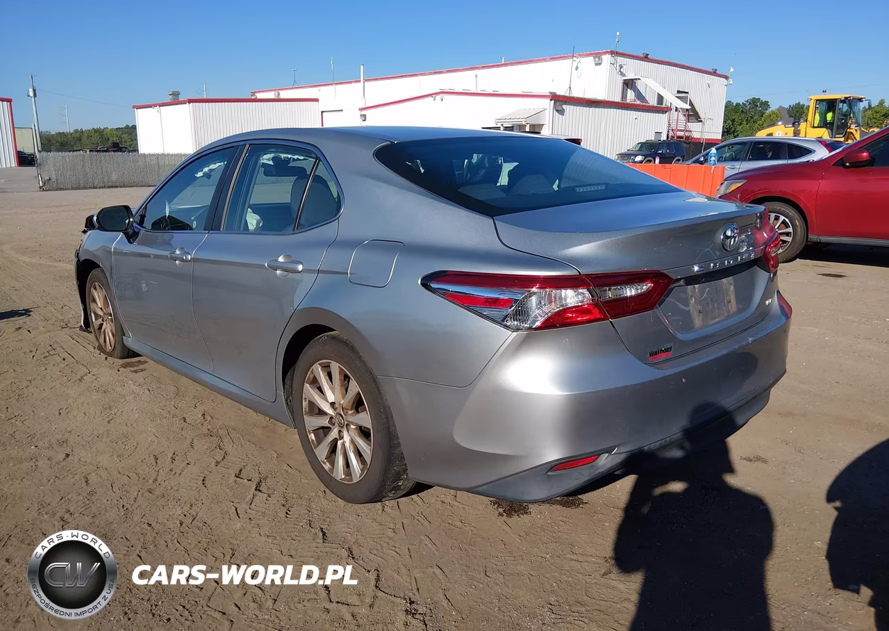 2018 Toyota Camry Le VIN:4T1B11HK7JU089055 - 3