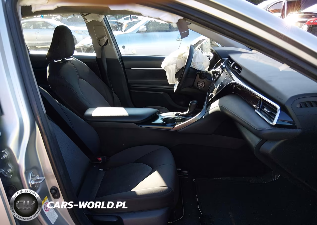 2018 Toyota Camry Le VIN:4T1B11HK7JU089055 - 5