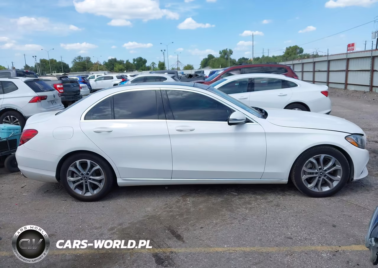 2018 Mercedes-Benz C 300 VIN:55SWF4JB8JU276556 - 13