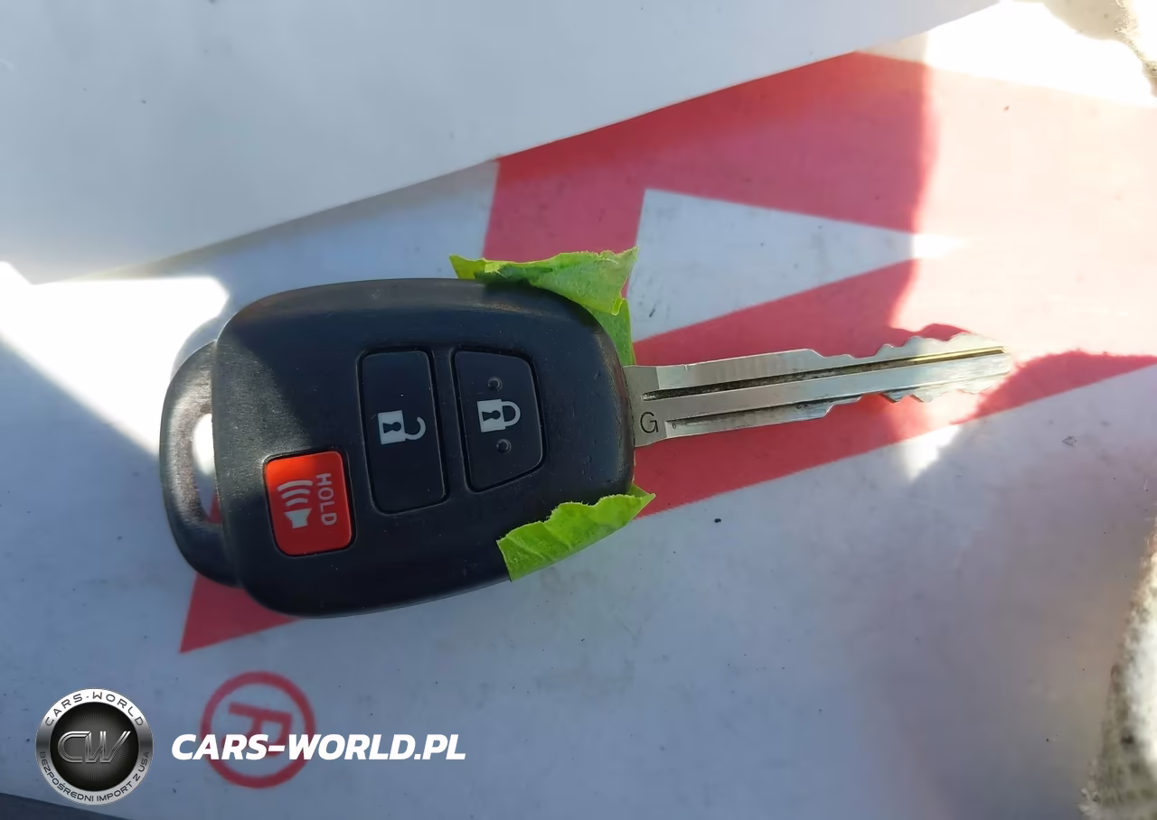 2013 Toyota Prius C Two VIN:JTDKDTB39D1055908 - 11