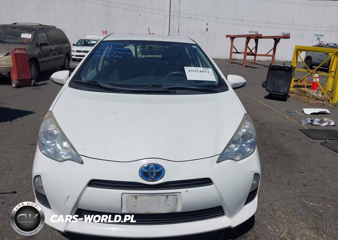 2013 Toyota Prius C Two VIN:JTDKDTB39D1055908 - 12