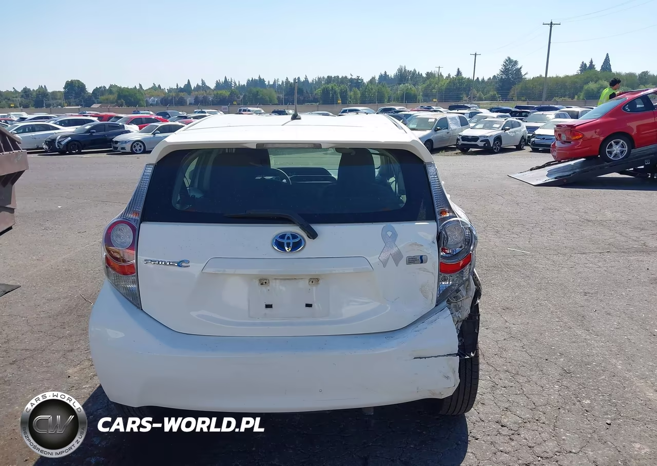 2013 Toyota Prius C Two VIN:JTDKDTB39D1055908 - 16