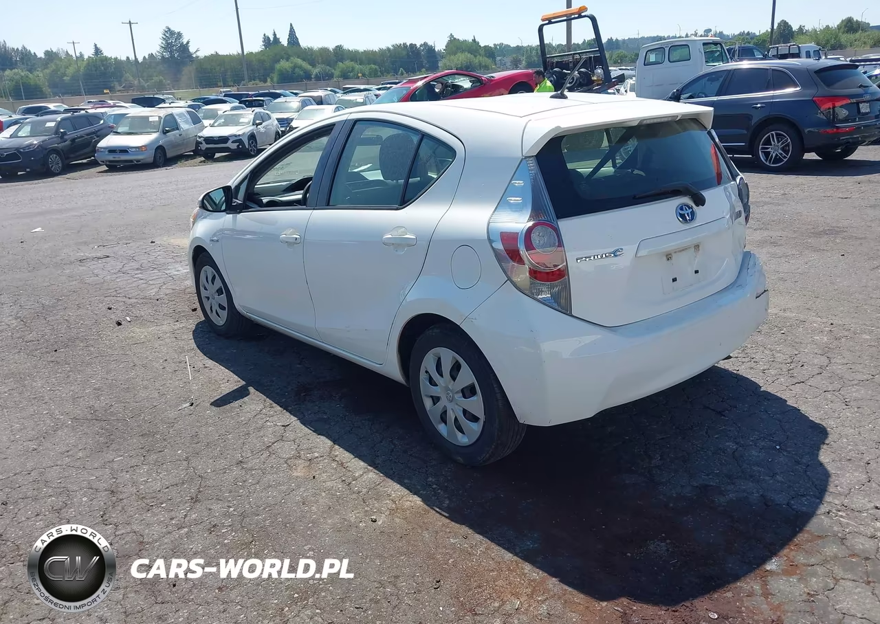 2013 Toyota Prius C Two VIN:JTDKDTB39D1055908 - 3