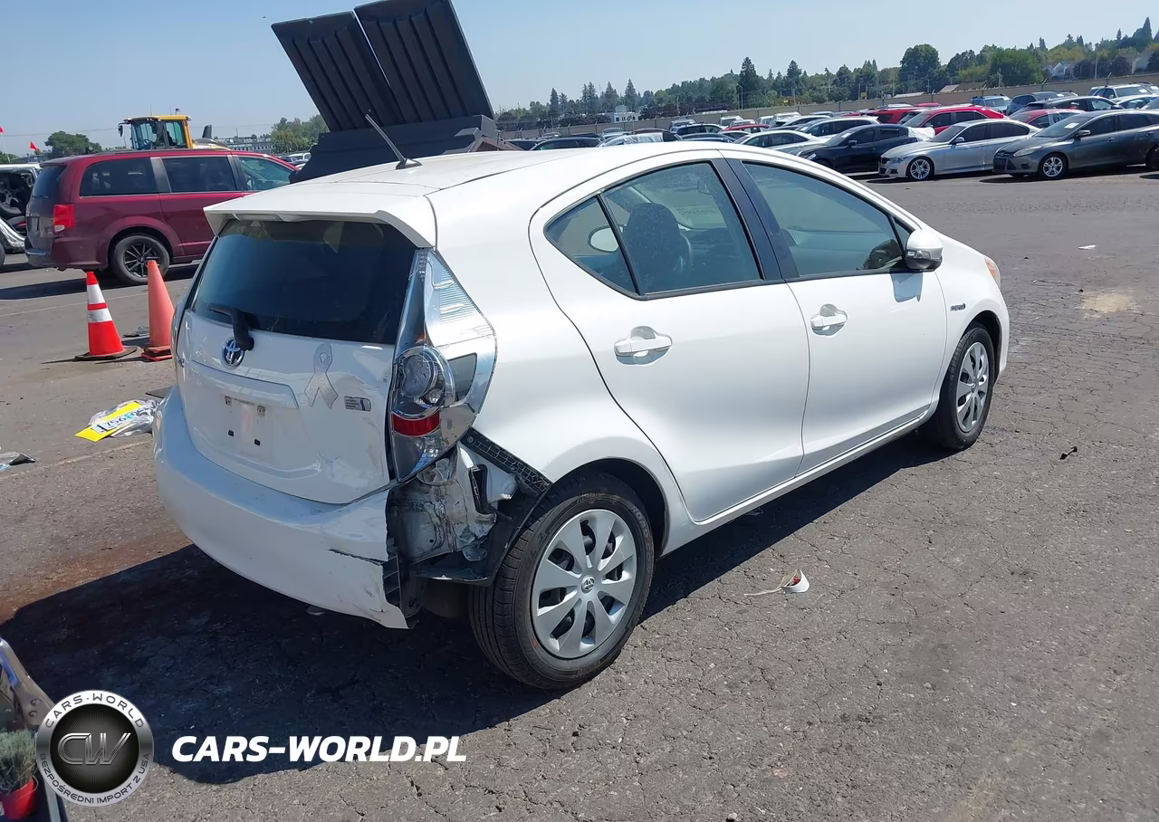 2013 Toyota Prius C Two VIN:JTDKDTB39D1055908 - 4