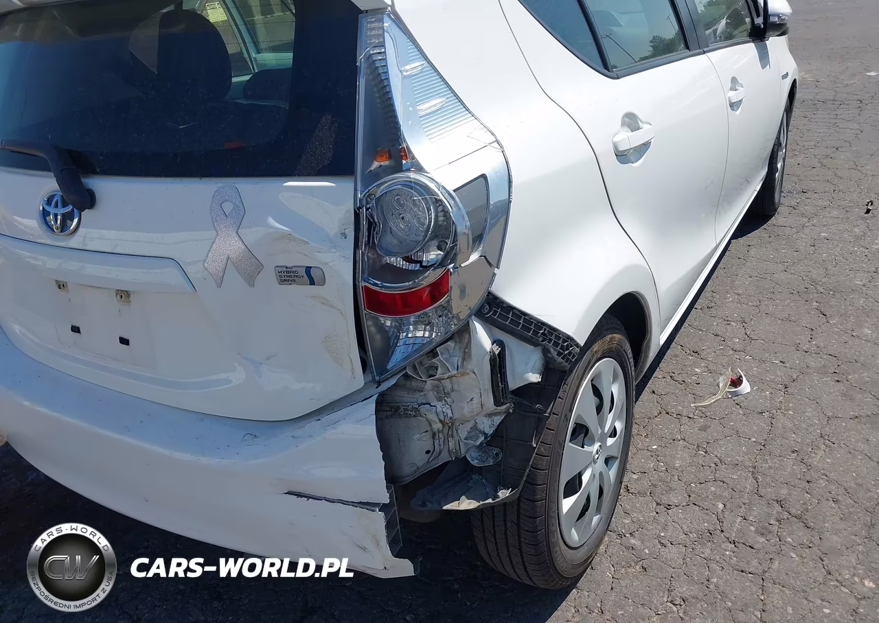 2013 Toyota Prius C Two VIN:JTDKDTB39D1055908 - 6