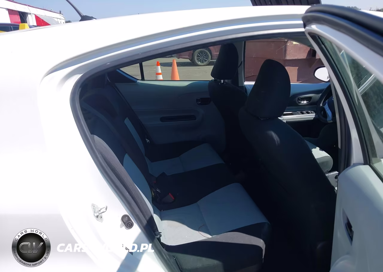 2013 Toyota Prius C Two VIN:JTDKDTB39D1055908 - 8