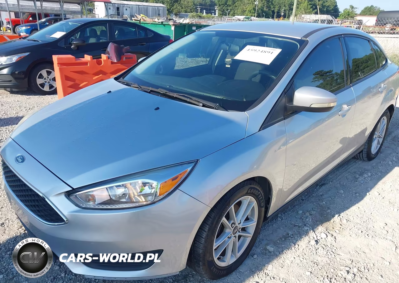 2017 Ford Focus Se VIN:1FADP3F24HL338900 - 6