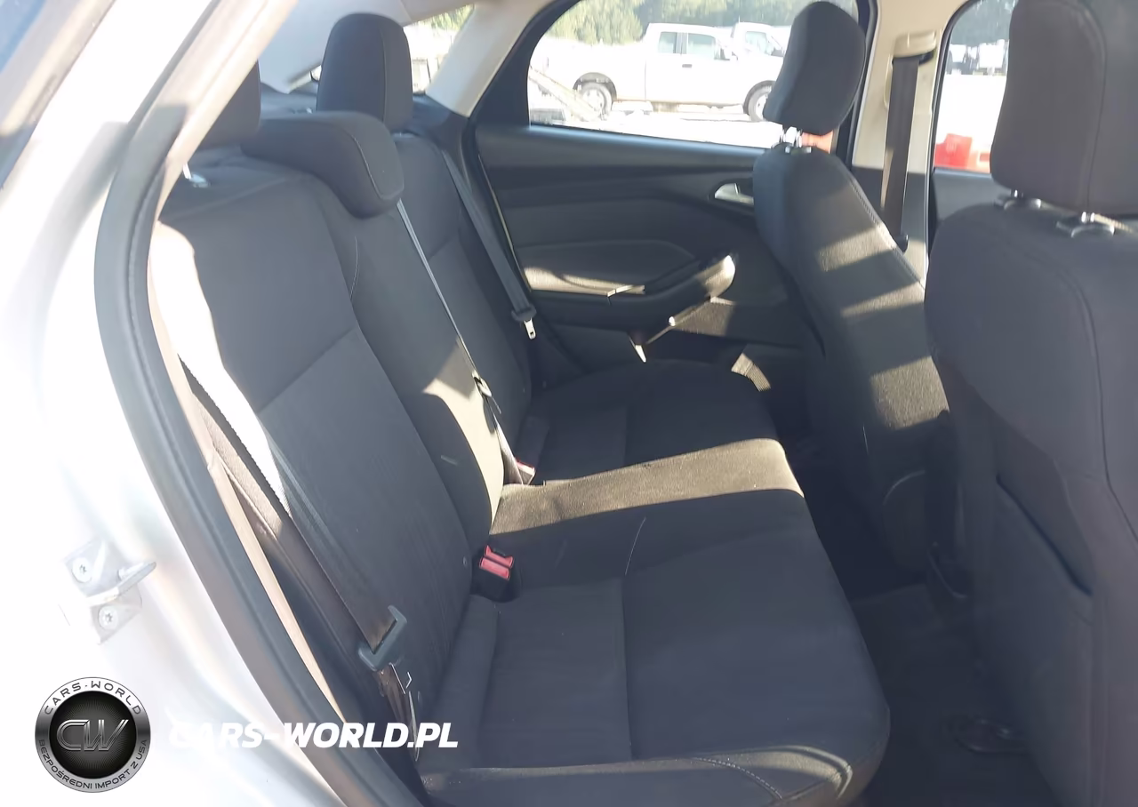 2017 Ford Focus Se VIN:1FADP3F24HL338900 - 8
