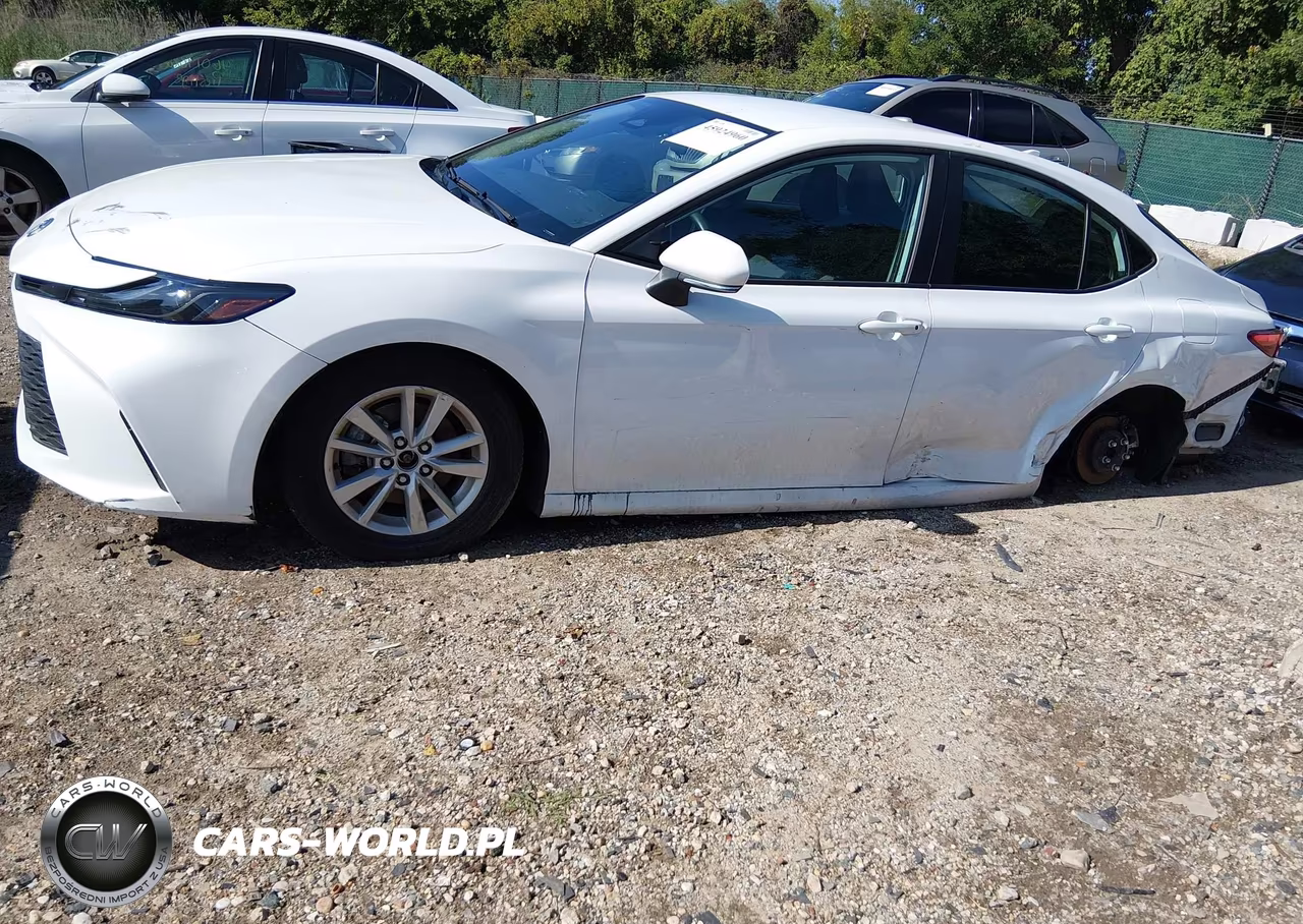 2025 Toyota Camry Le VIN:4T1DAACK6SU555446 - 13