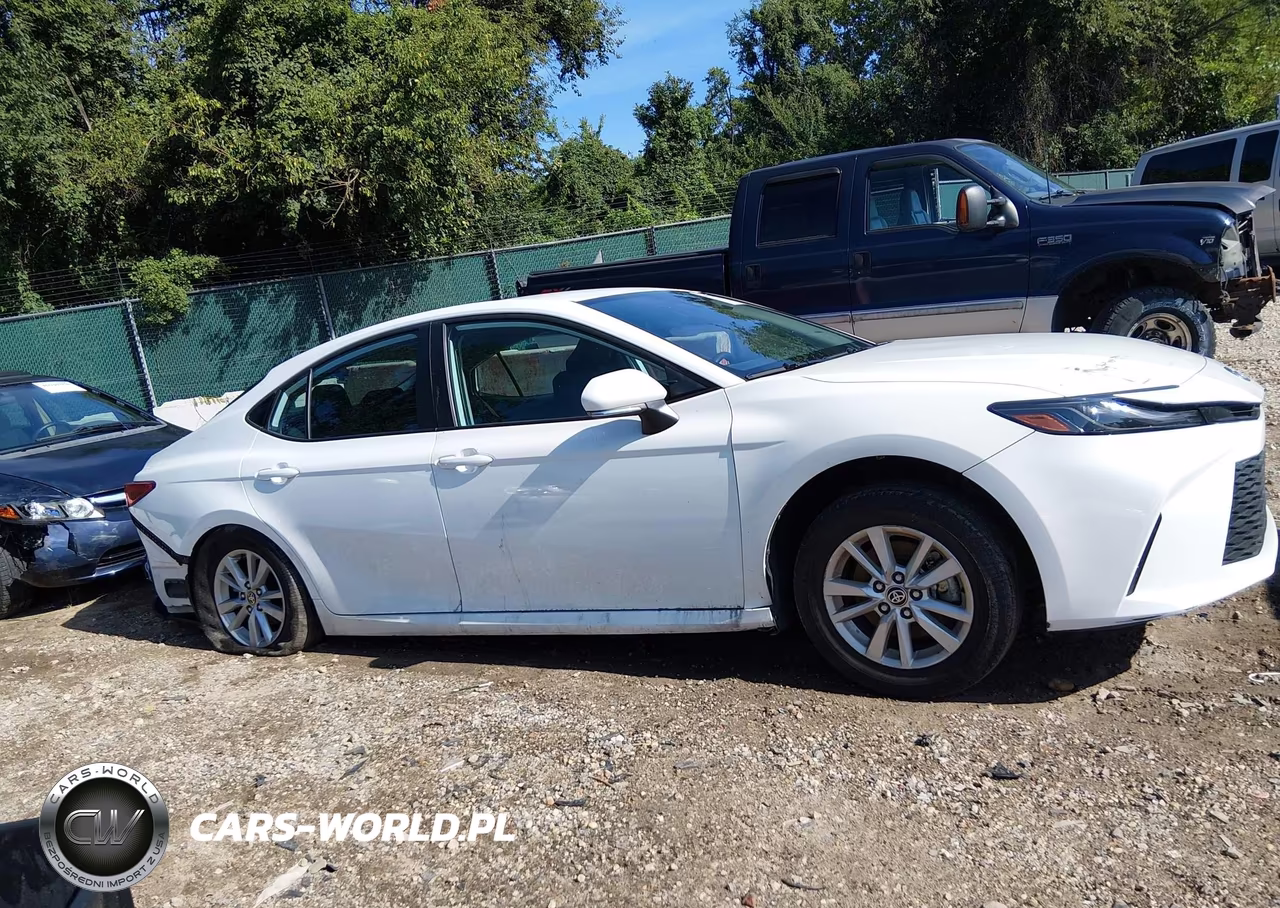 2025 Toyota Camry Le VIN:4T1DAACK6SU555446 - 14