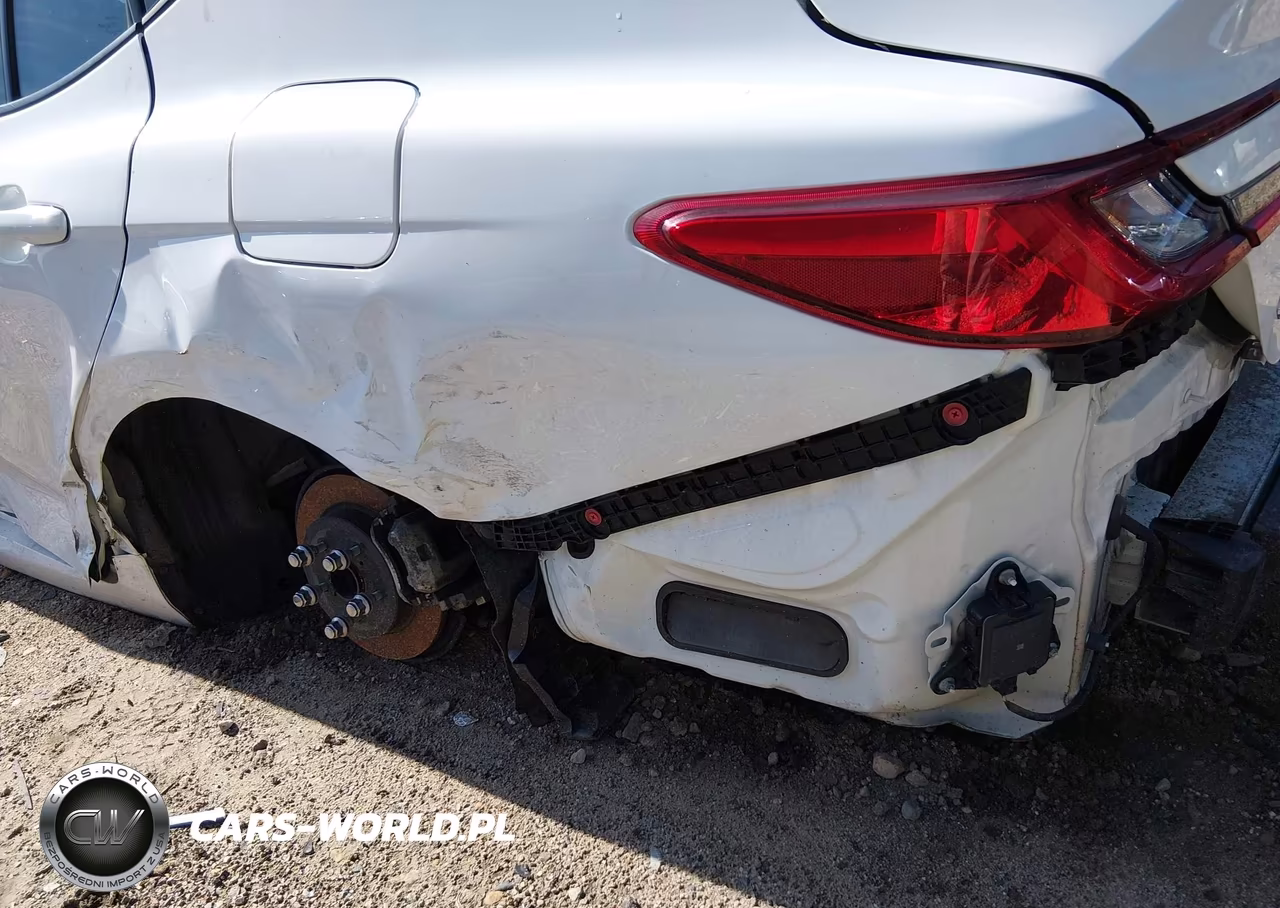 2025 Toyota Camry Le VIN:4T1DAACK6SU555446 - 17