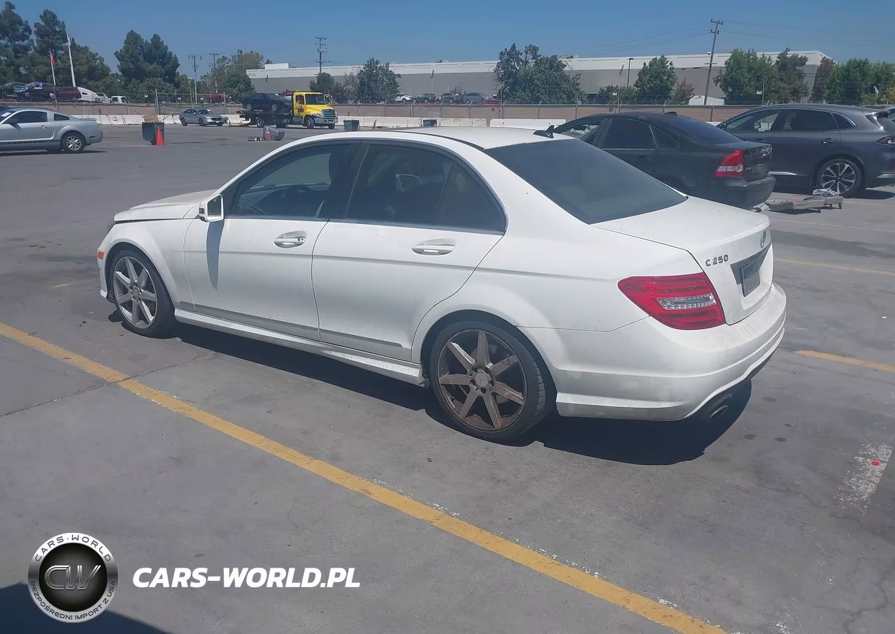 2014 Mercedes-Benz C 250 Luxury-Sport VIN:WDDGF4HB5EA952994 - 3