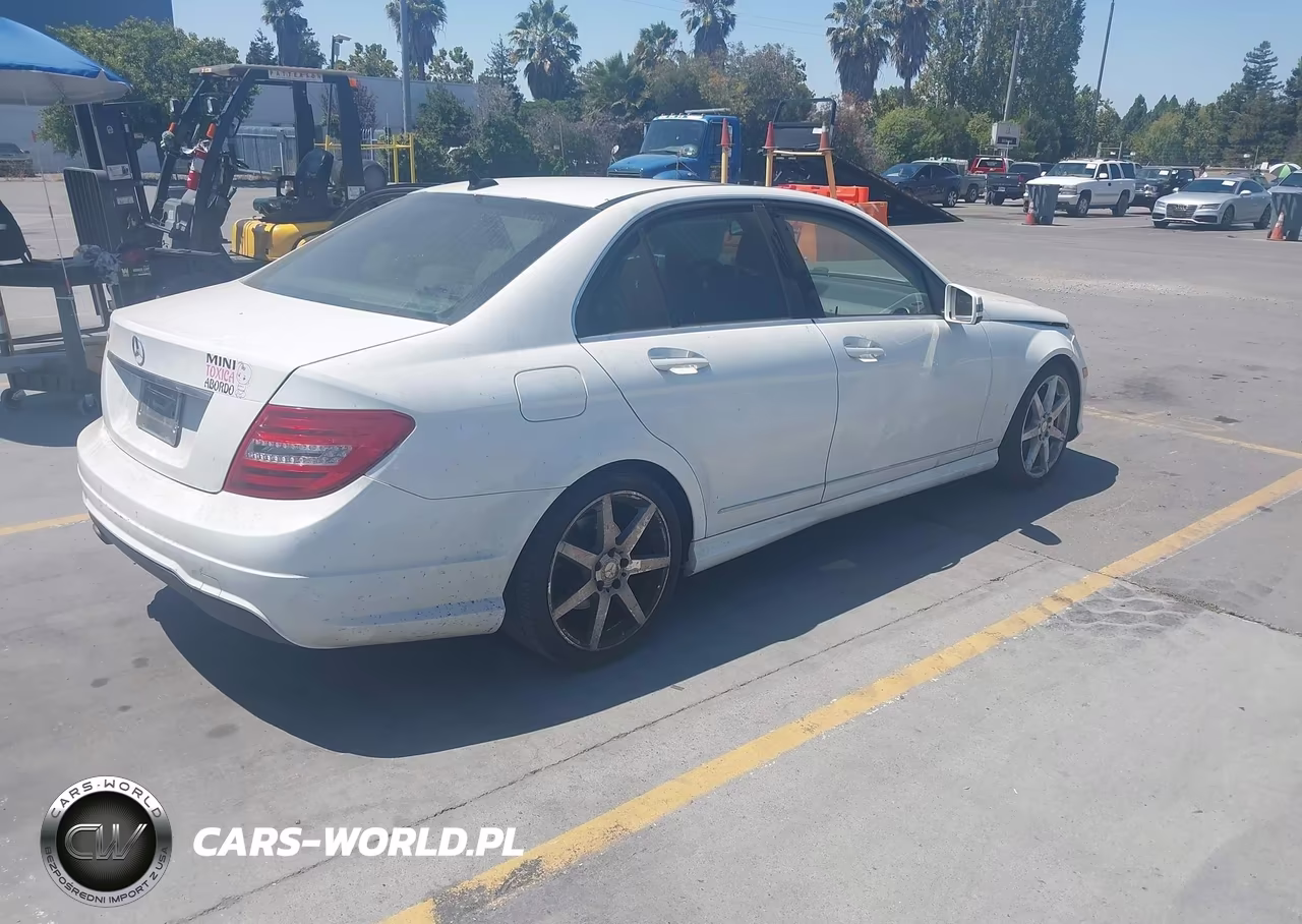 2014 Mercedes-Benz C 250 Luxury-Sport VIN:WDDGF4HB5EA952994 - 4
