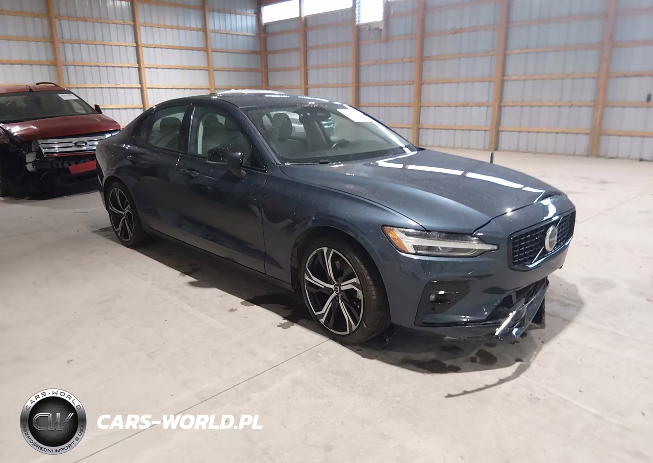 2024 Volvo S60 B5 Core Dark Theme