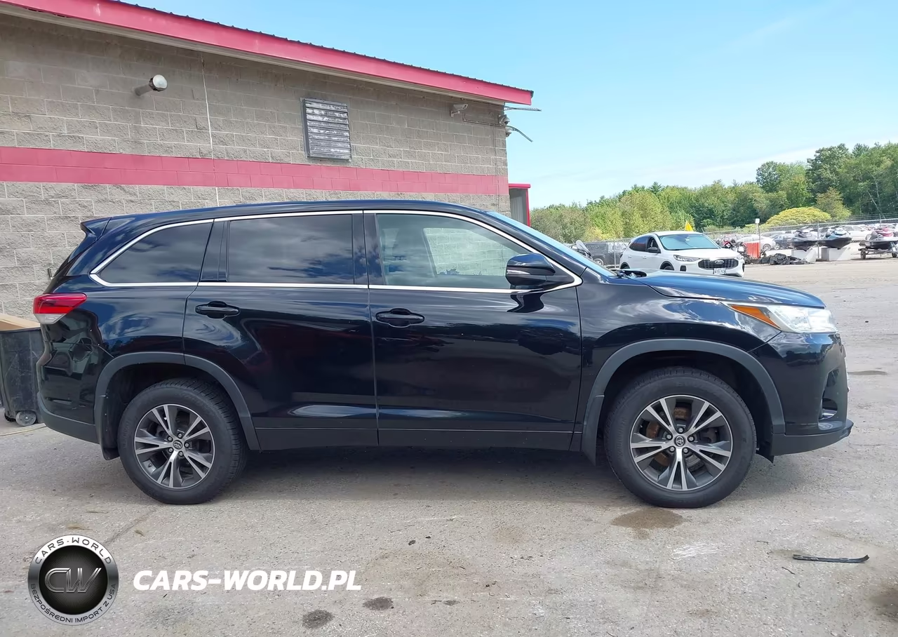 2018 Toyota Highlander Le VIN:5TDBZRFH9JS912639 - 13