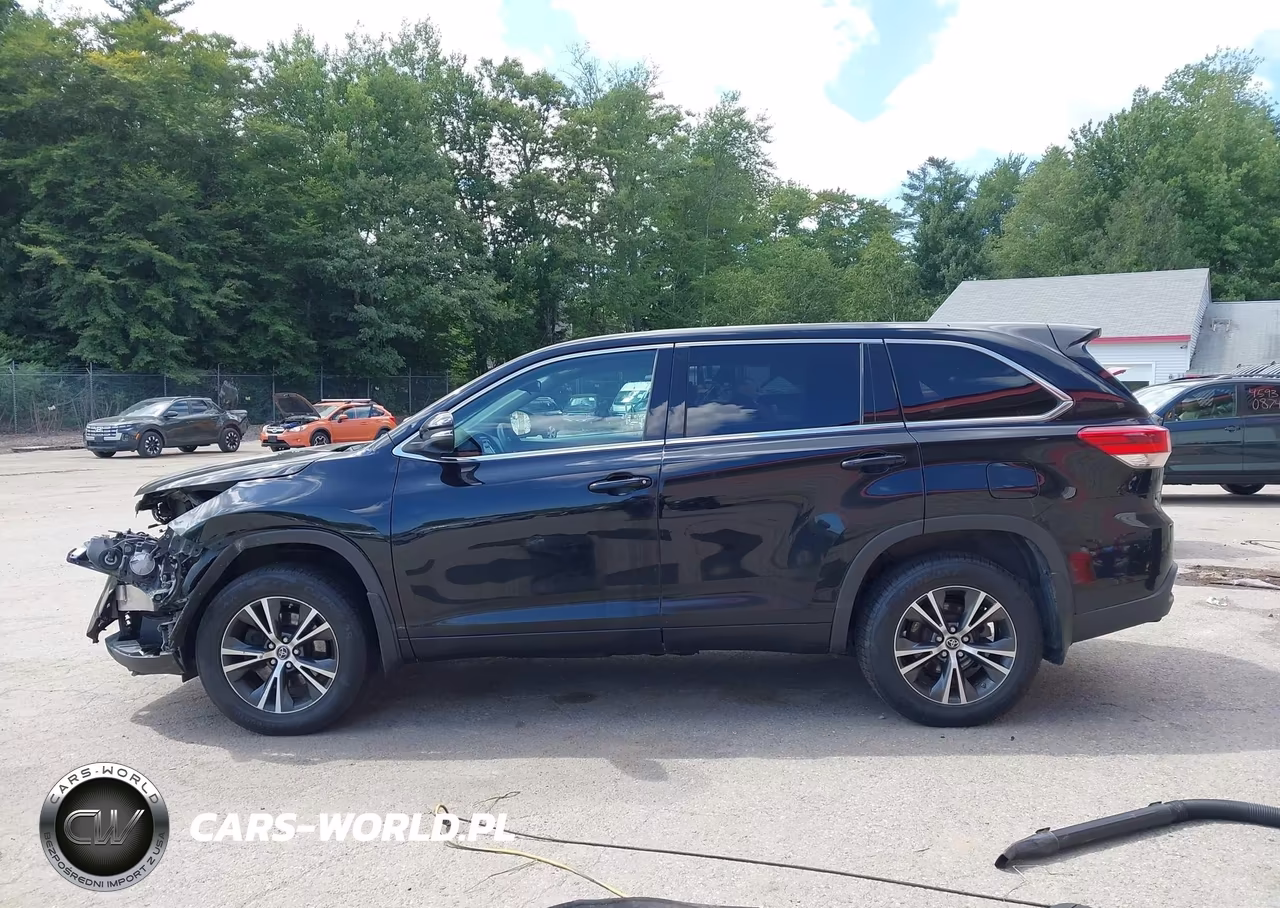 2018 Toyota Highlander Le VIN:5TDBZRFH9JS912639 - 14