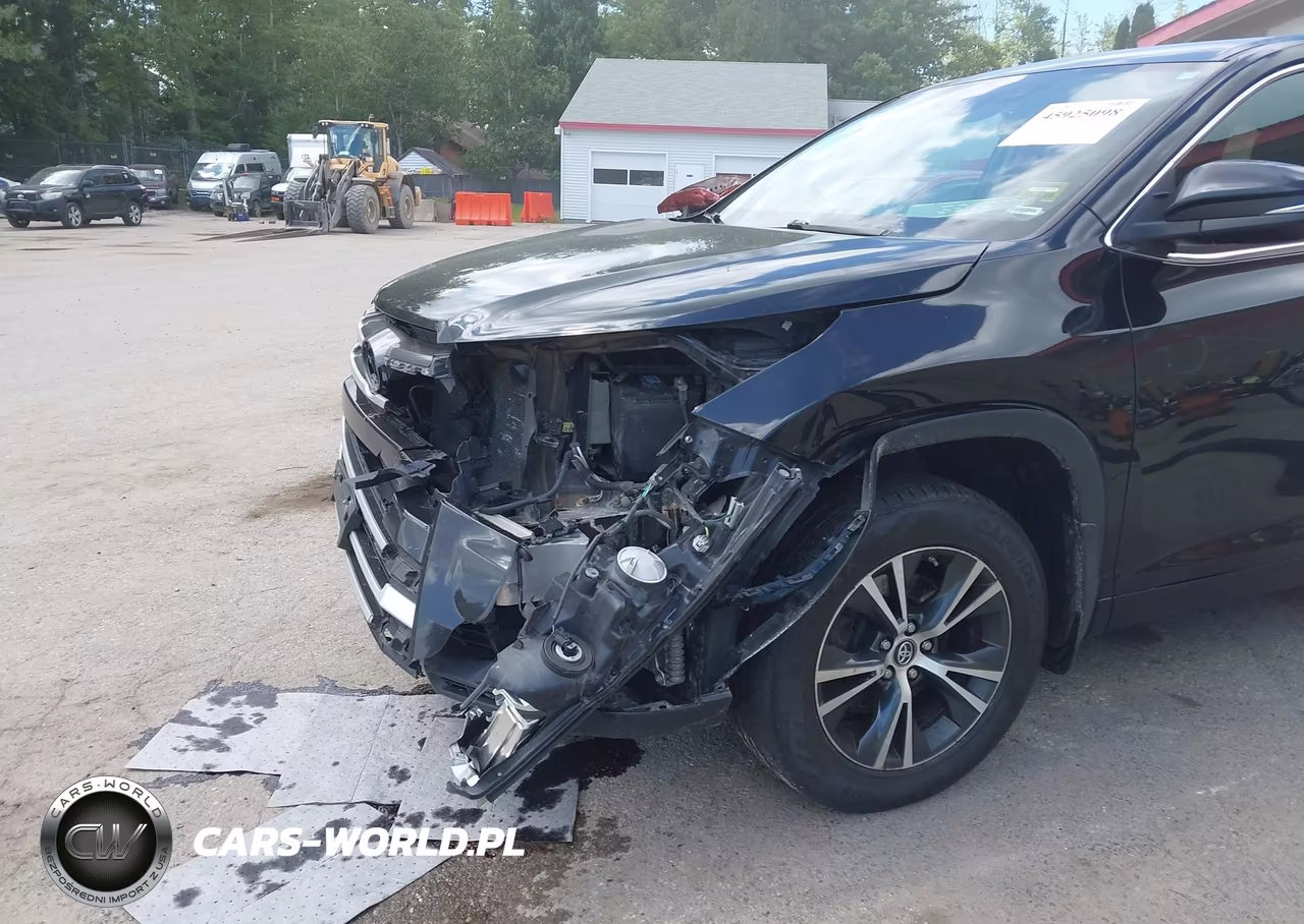 2018 Toyota Highlander Le VIN:5TDBZRFH9JS912639 - 17