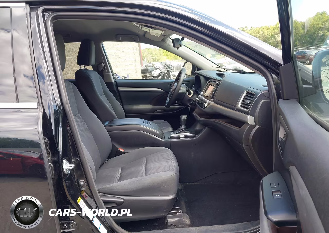 2018 Toyota Highlander Le VIN:5TDBZRFH9JS912639 - 5