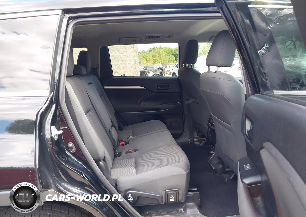 2018 Toyota Highlander Le VIN:5TDBZRFH9JS912639 - 8