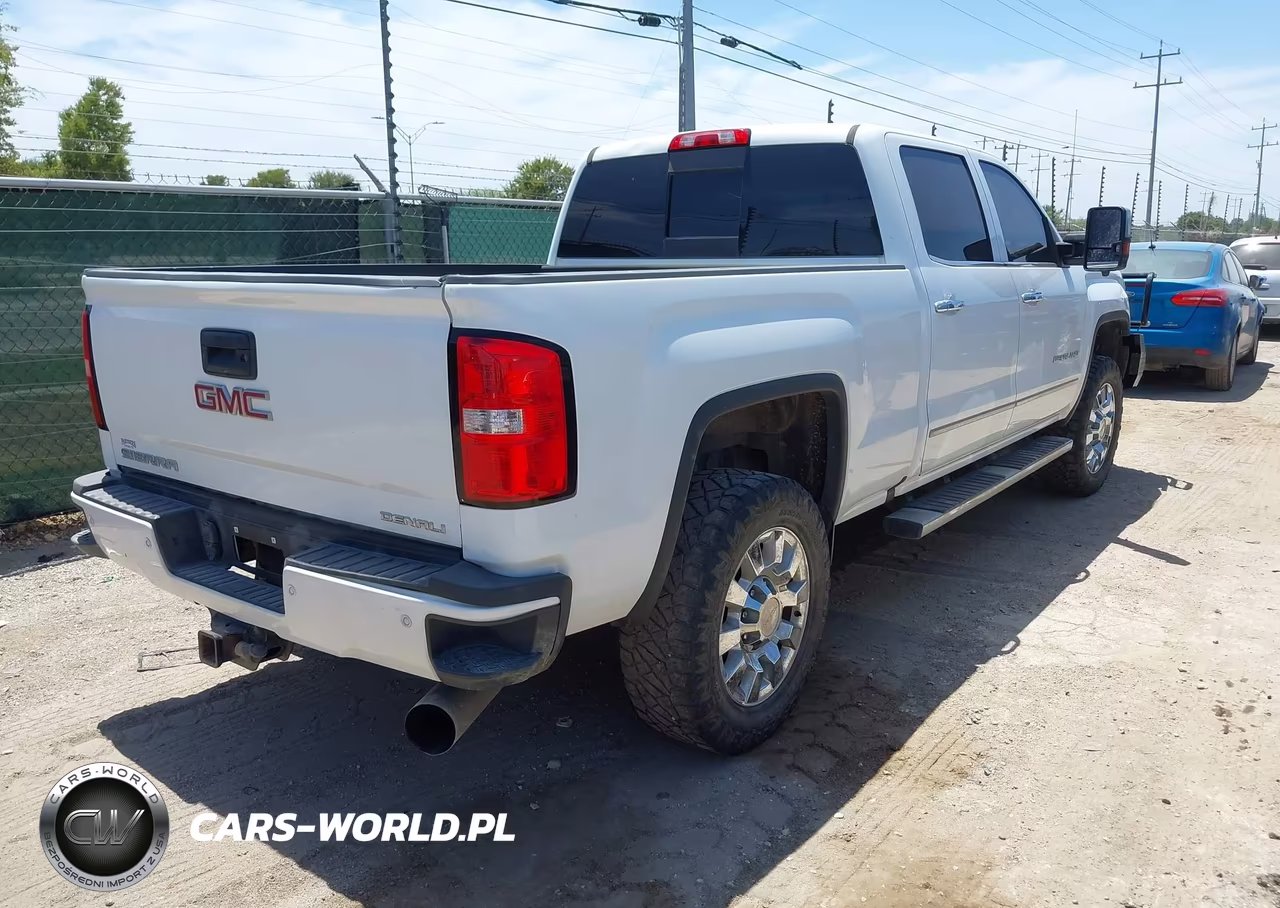 2018 GMC Sierra K2500 Denali VIN:1GT12UEY3JF251808 - 4