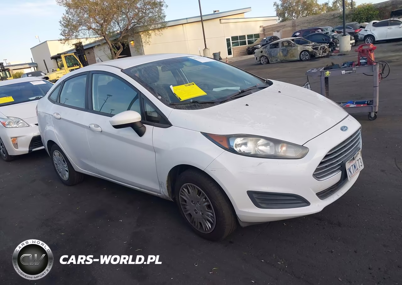 2015 Ford Fiesta S – zdjęcie 1 z 13