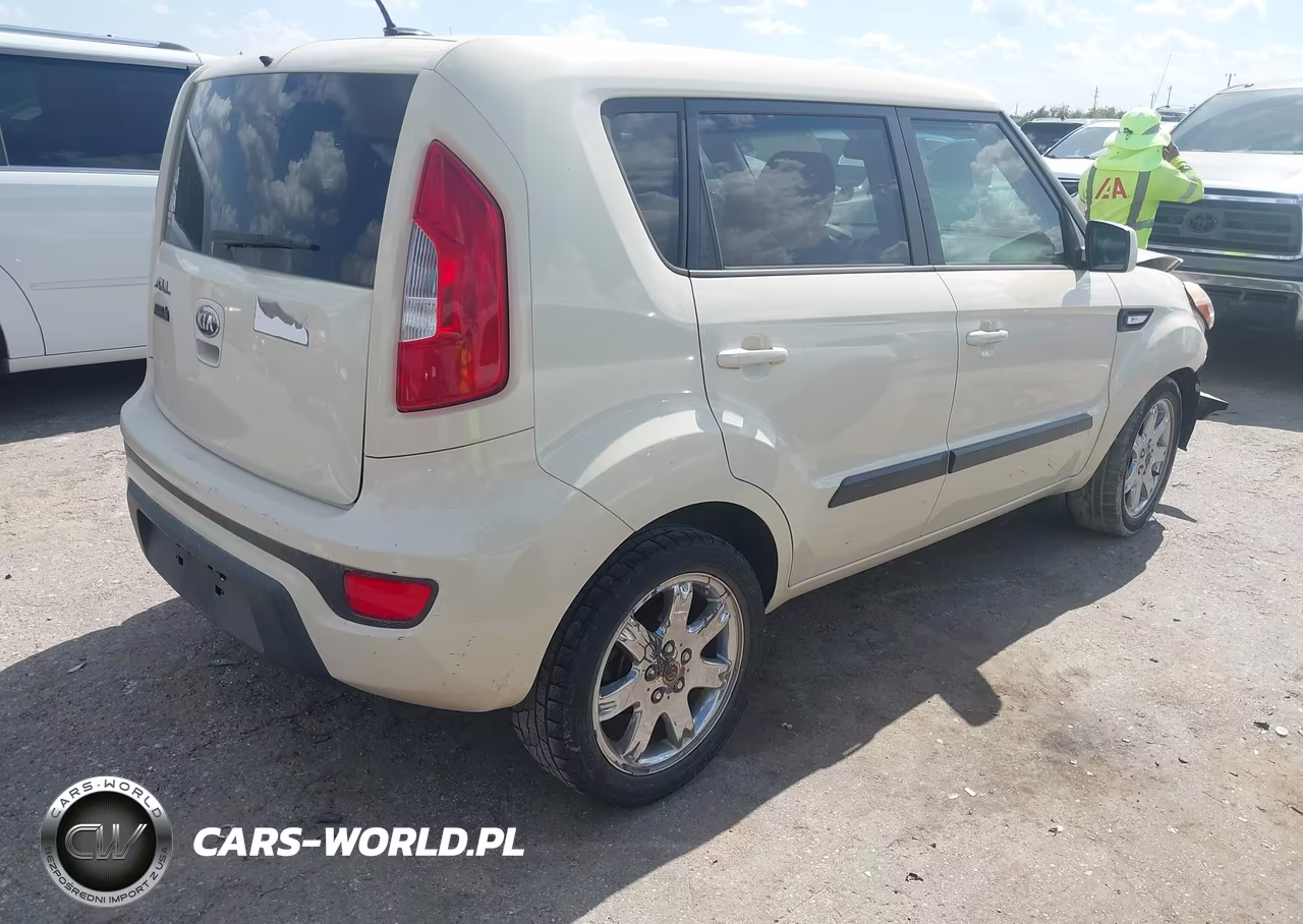2013 Kia Soul VIN:KNDJT2A55D7532939 - 4