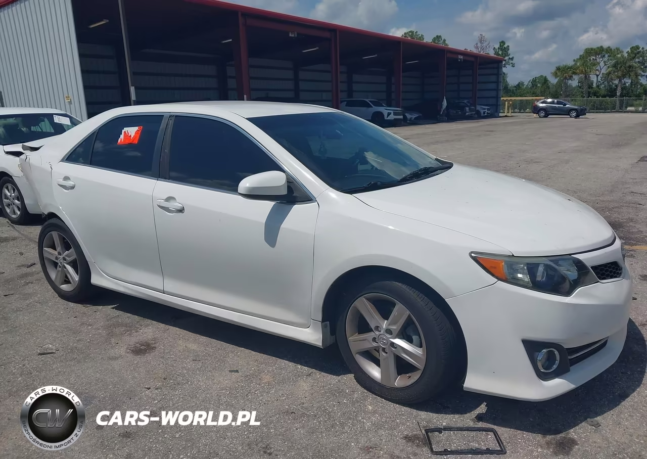 2014 Toyota Camry Se – zdjęcie 1 z 17