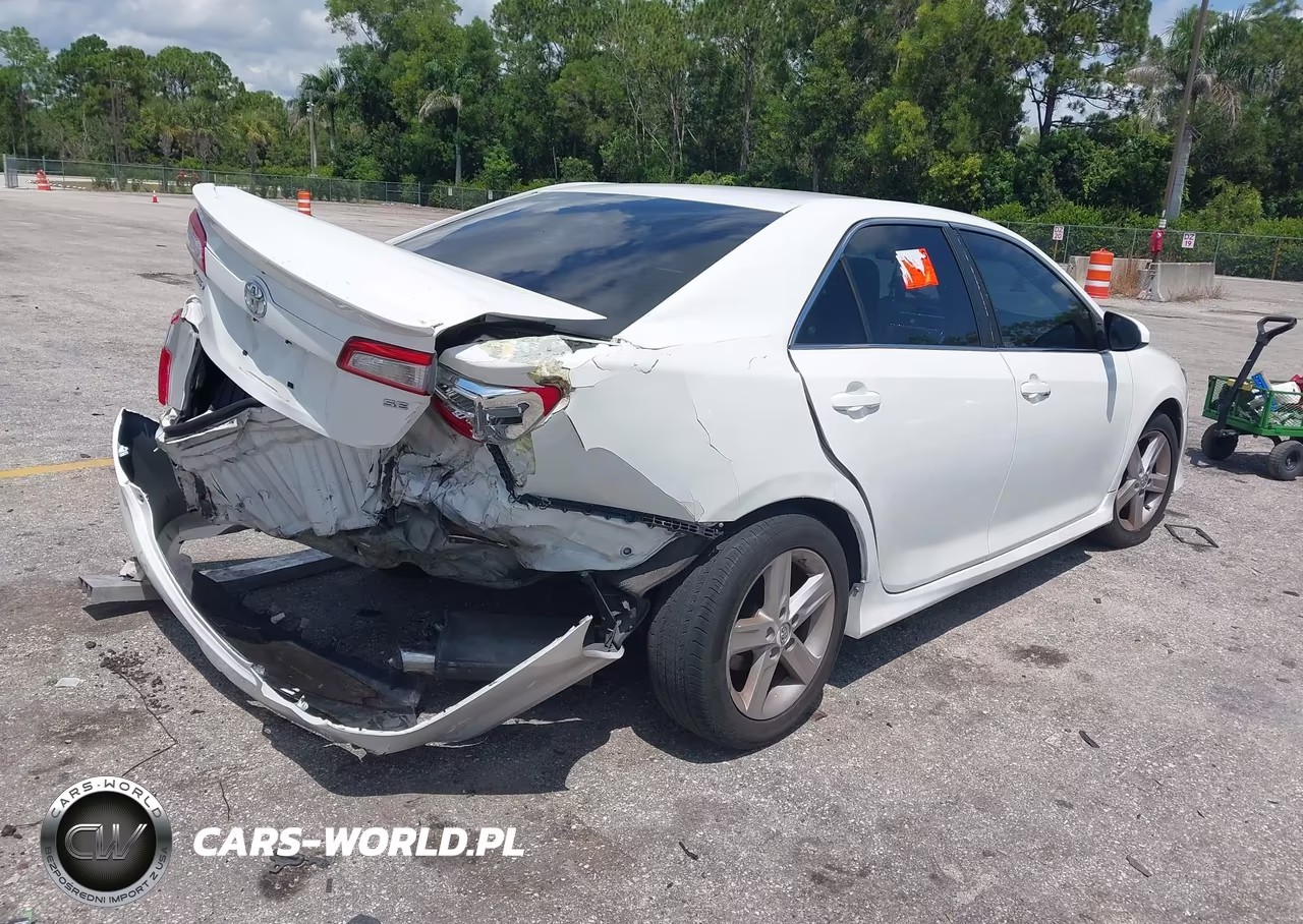 2014 Toyota Camry Se VIN:4T1BF1FK9EU350762 - 4