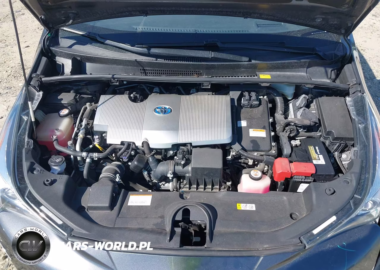 2018 Toyota Prius Four VIN:JTDKARFU8J3057423 - 10